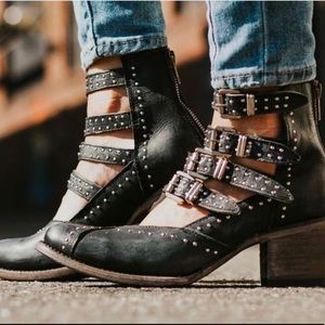 Freebird Felicity boot size 8